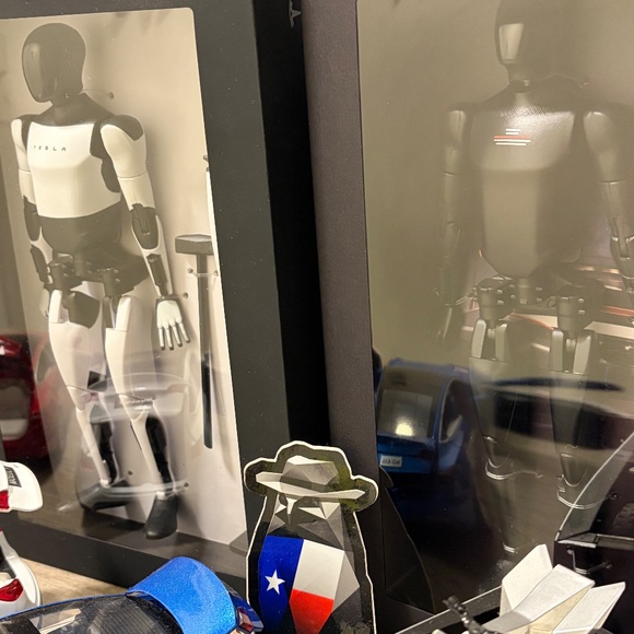 Tesla Diner Exclusive Black Optimus Bot RARE - Picture 3 of 8